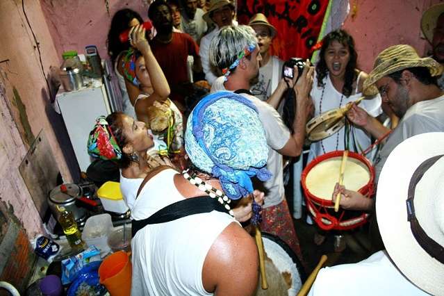 No ritmo das ladainhas, Folia de Reis desce vilarejo de Piraputanga 