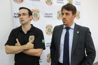 Delegados Marcellos Araújo e Leonardo de Souza falam sobre operação da PF para combater tráfico em aldeias (Foto: Eliel Oliveira)