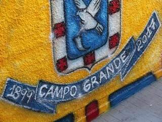 Arte feita no muro de entrada do estacionamento da Prefeitura de Campo Grande. (Foto: Marcos Ermínio/Arquivo).