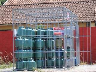 Botijões de gás em Campo Grande (Foto: Marina Pacheco)