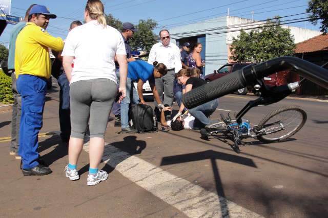  Ciclista fica ferido em colis&atilde;o com I-30 na Joaquim Murtinho
