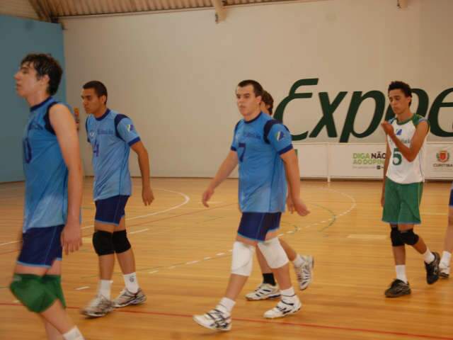  V&ocirc;lei masculino do Estado trope&ccedil;a e disputa 3ᵒ lugar nas Olimp&iacute;adas Escolares