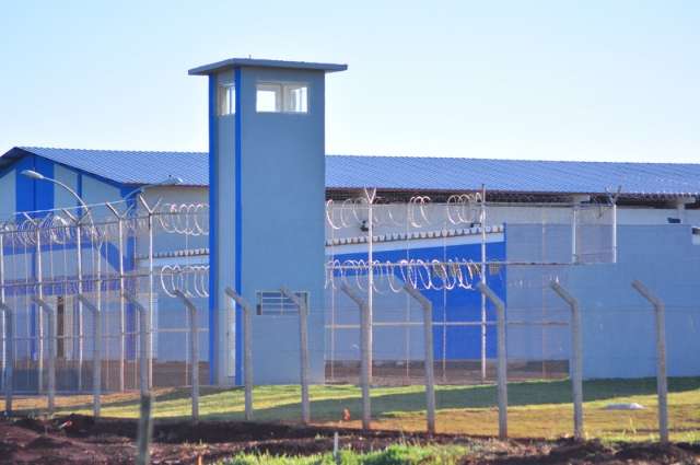 Semiaberto ser&aacute; inaugurado sem m&oacute;veis e colch&otilde;es e s&oacute; recebe internos em 2015