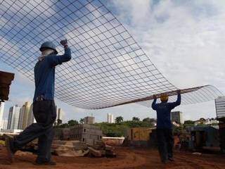 Trabalhadores da construção civil durante expediente em Campo Grande (Foto: Arquivo/Campo Grande News)