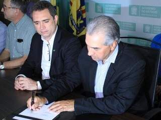 O governador assinou o documento esta tarde em evento na governadoria do Estado. (Foto: Marina Pacheco) 