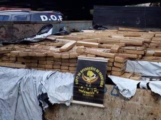 Droga estava em fundo falso na carroceria de caminhonete (Foto: Divulgação)