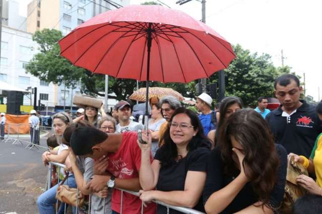 Chuva no Dia da Independ&ecirc;ncia n&atilde;o afasta p&uacute;blico do desfile na 14