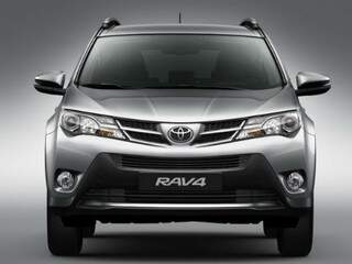 Toyota lança nova versão 4x2 para a linha RAV4 2015