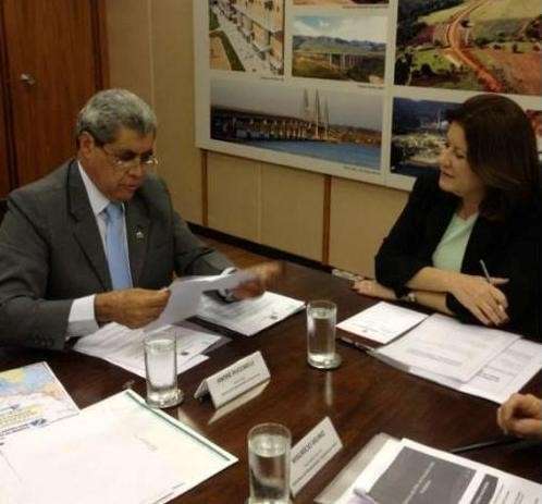 Puccinelli se re&uacute;ne com ministra e reivindica recursos para rodovias