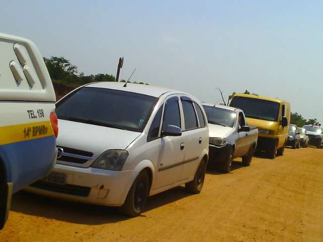 Comboio de 5 carros &eacute; apreendido com cigarros e contrabando na MS-166