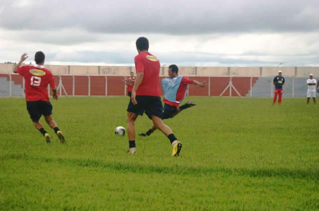  Comercial faz 1&ordm; coletivo com bola ap&oacute;s 12 dias de &ldquo;treinos puxados&rdquo;