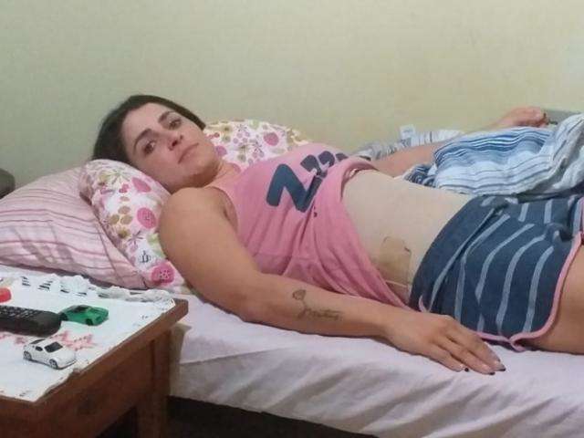 Ap&oacute;s fraturar a coluna, Aline busca cirurgia de R$ 25 mil para voltar &agrave; rotina