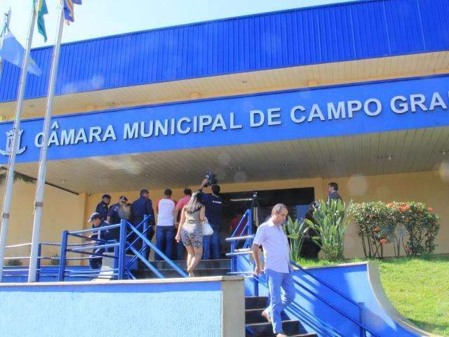 Sindicatos divergem e vota&ccedil;&atilde;o de reajuste deve acontecer &agrave; noite