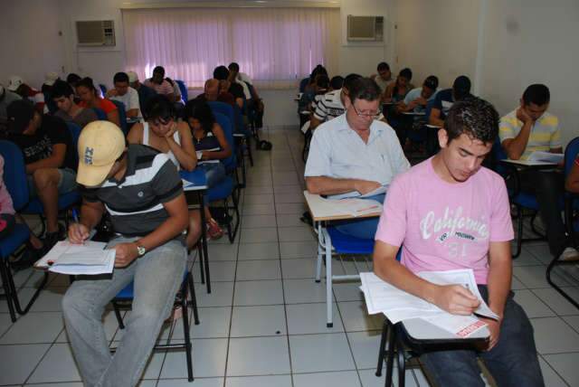  Dezenas de candidatos fizeram hoje vestibular da  FatecSenai