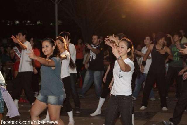 Jovens fazem festival de dan&ccedil;a pop inventada aqui, mas inspirada no Jap&atilde;o