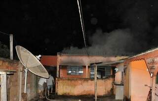 O homem ainda ateou fogo na residência. (Márcio Rogério/Nova News)