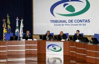 Sessão do TCE na tarde desta terça-feira, presidida pelo conselheiro Jerson Domingos (Foto: TCE/Divulgação)