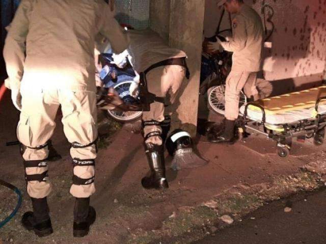 Jovem morre no hospital 4 dias ap&oacute;s ficar preso entre moto e muro 