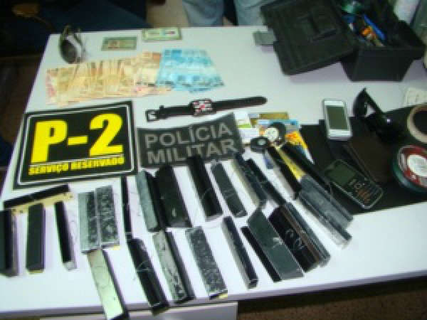  Dupla &eacute; presa por instalar &ldquo;chupa cabra&rdquo; em caixas eletr&ocirc;nicos 