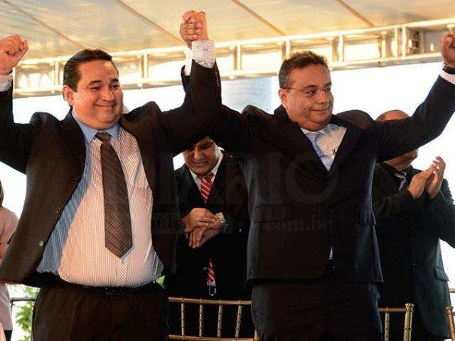 C&acirc;mara d&aacute; posse e Marcelo Aguilar Iunes se torna prefeito de Corumb&aacute;