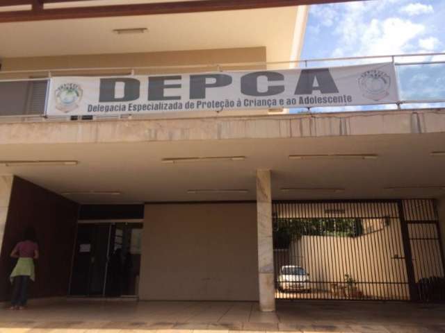 T&eacute;cnico &eacute; preso suspeito de estuprar a enteada e o filho de seis e tr&ecirc;s anos