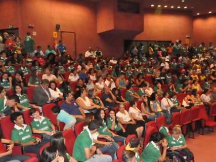 Kits esportivos serão entregues para estudantes da rede pública, diz Reinaldo
