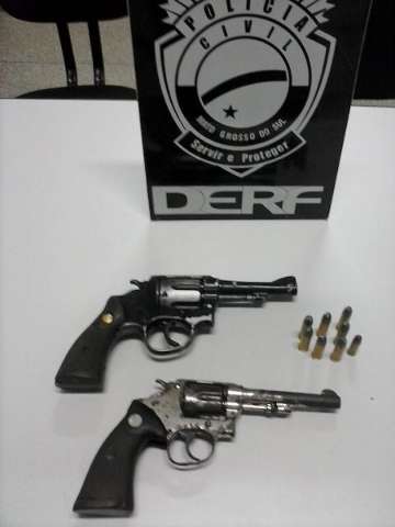 Pol&iacute;cia prende dupla que fornecia armas para integrantes de fac&ccedil;&otilde;es criminosas