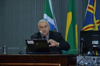 Aluizio Santos preside júri sobre assassinato (Foto: Vanessa Tamires)