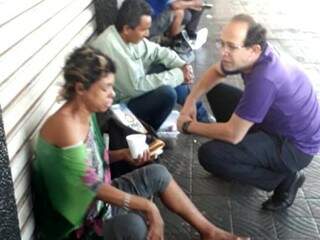 Solidariedade: voluntários levam café da manhã a moradores de rua