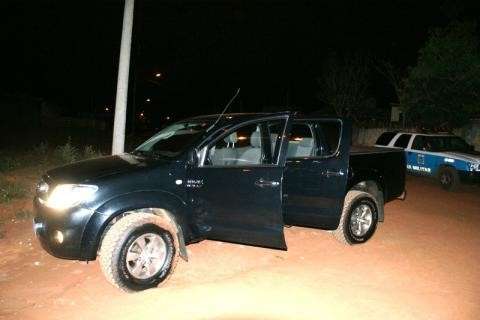 Ao ser sequestrado, homem se salva pulando de carro em movimento