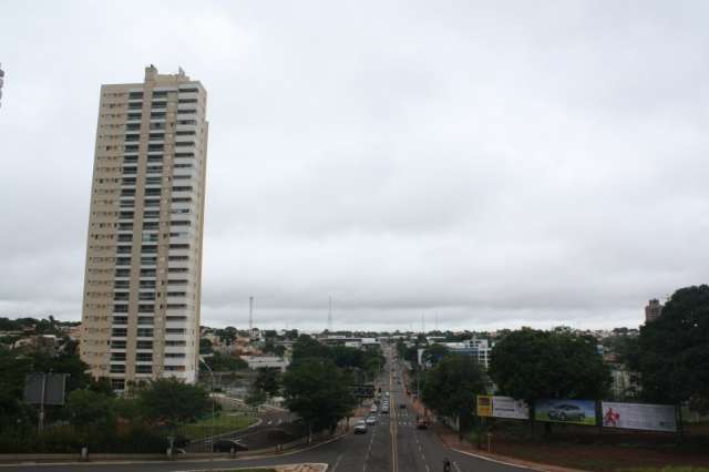 Semana come&ccedil;a com c&eacute;u nublado, temperatura amena e previs&atilde;o de chuva