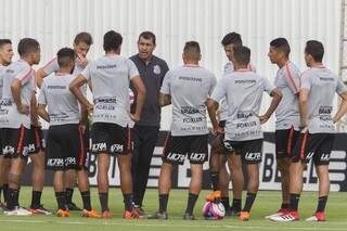 Fabio Carille fez mudanças no time titular do Corinthians para a noite de hoje (Foto: Daniel Augusto Jr./Ag. Corinthians)