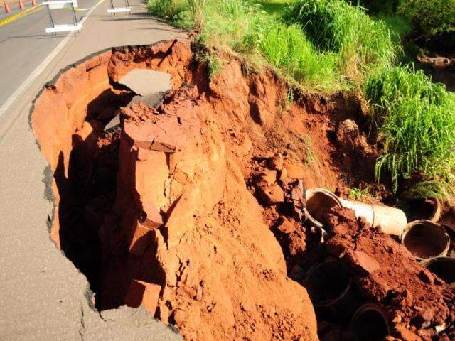 Prefeito determinou a&ccedil;&atilde;o r&aacute;pida nos locais onde chuva trouxe preju&iacute;zos