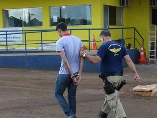 Vendedor foi preso em flagrante (Foto: Dourados News)