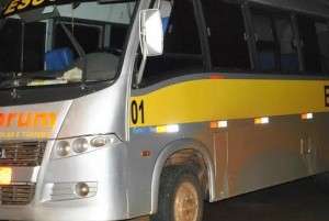 Dupla é presa transportando 710 quilos de maconha em ônibus escolar 