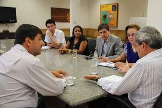 Medida foi negociada entre representantes dos professores e o governador André Puccinelli (Foto: Divulgação)