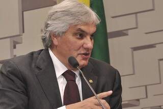 Senador Delcídio afirma que se for preciso, vai travar guerra para manter a ferrovia ativada. (Foto: Divulgação)