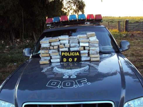  Em Caarap&oacute;, Policia apreende 37 quilos de maconha que seria levada para o PR 