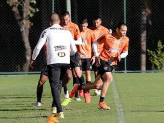 Jogadores do Galo treinam fisicamente para duelo com o Cruzeiro (Foto: Bruno Cantini/Atletico)