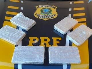Tabletes de cocaína apreendidos pela polícia (Foto: PRF)