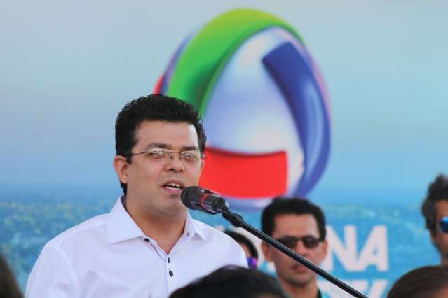 M&eacute;dicos ganham at&eacute; mais de R$ 20 mil e n&atilde;o deviam fazer greve, diz Olarte