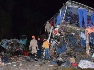 No dia 30 de julho, cinco pessoas morreram em acidente entre caminhão e ônibus. (Foto: 94FM)