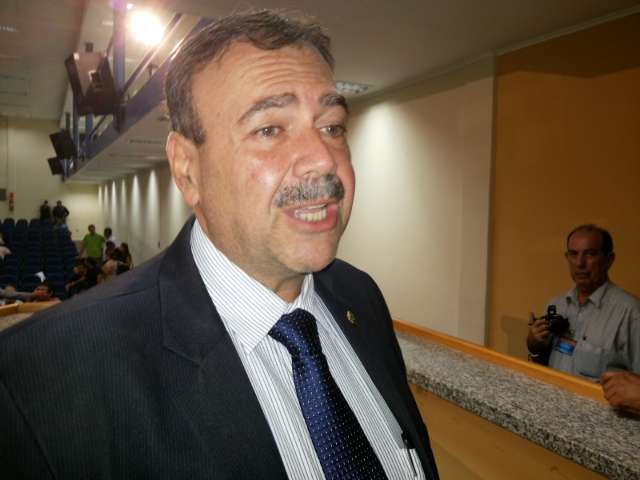 Denunciado por receber sem trabalhar, Siufi alega que sofre persegui&ccedil;&atilde;o 