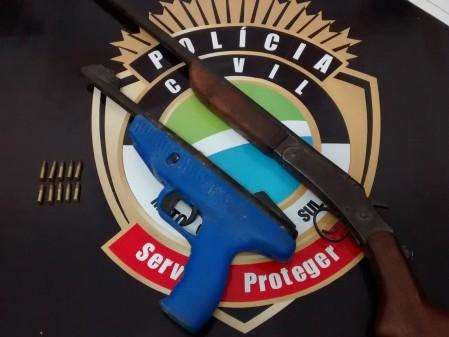 Adolescente se fere com tiro e pol&iacute;cia apreende espingarda e arma artesanal