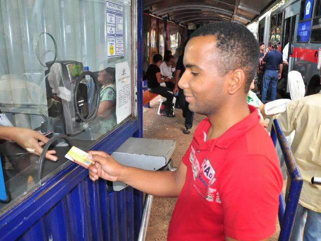 Ap&oacute;s exig&ecirc;ncia do cart&atilde;o, n&uacute;mero de roubos em coletivos caiu pela metade