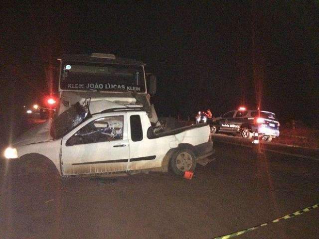 Motorista de veiculo morre ao ser atingido por carreta em rodovia