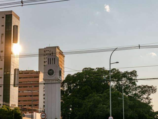 Ter&ccedil;a-feira ser&aacute; de calor de at&eacute; 41&deg;C e baixa umidade do ar em MS