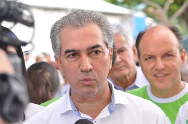 Governador se re&uacute;ne com ministro e assina ordem de servi&ccedil;o em Sidrol&acirc;ndia