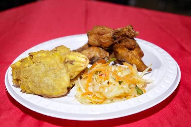 Com dan&ccedil;a e gastronomia, haitianos contam a pr&oacute;pria hist&oacute;ria no Rita Vieira