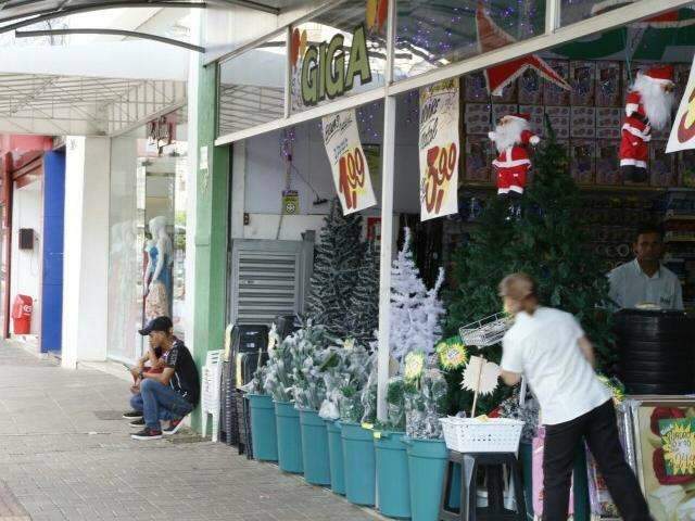 Na semana antes do Natal, com&eacute;rcio atende ao p&uacute;blico at&eacute; &agrave;s 22h
